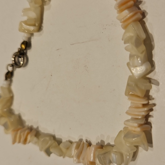 Mother of Pearl Cream and Pinkish 8" Bracelet - Picture 2 of 4